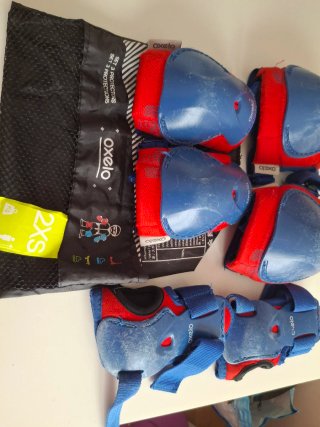 Casco y protecciones patinaje niño 2XS