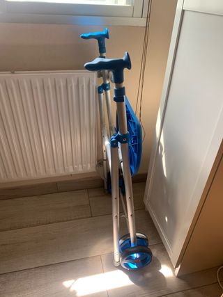 Andador con asiento y ruedas