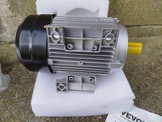 Motor eléctrico trifásico VEVOR 1.5 kW (2 HP) 300