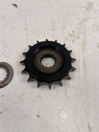 Piñón transmisión Yamaha YZF R6