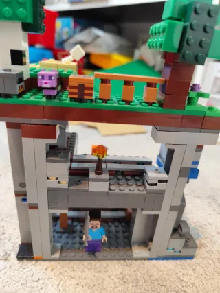 LEGO Minecraft 21169 La Primera Aventura