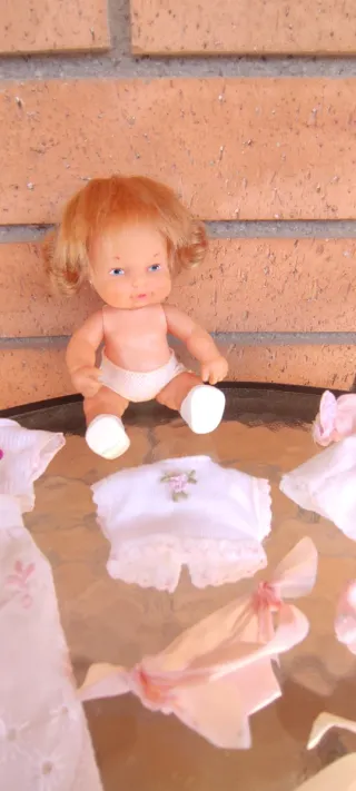 Conjunto di abbigliamento e accessori per bambole Barriguitas