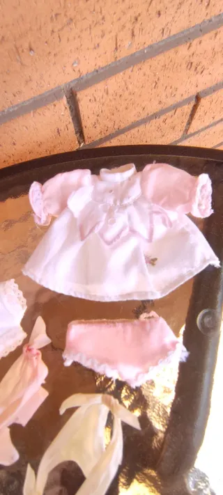 Conjunto di abbigliamento e accessori per bambole Barriguitas