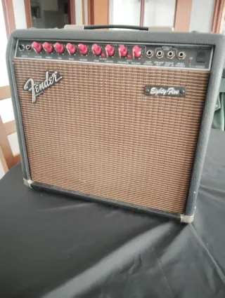 Fender Eighty-Five Amplificador