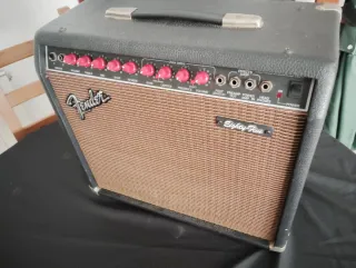 Fender Eighty-Five Amplificador