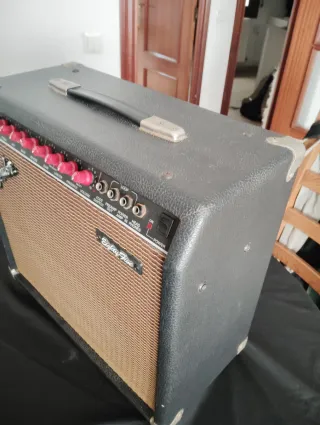 Fender Eighty-Five Amplificador