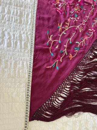 Mantoncillo buganvilla bordado con flores