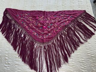 Mantoncillo buganvilla bordado con flores