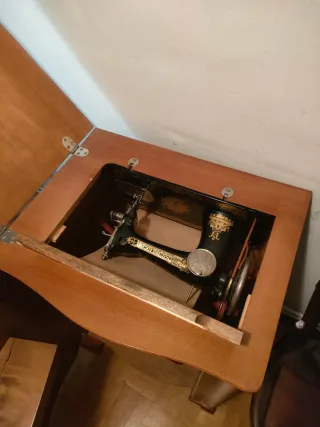 Máquina de coser Singer antigua