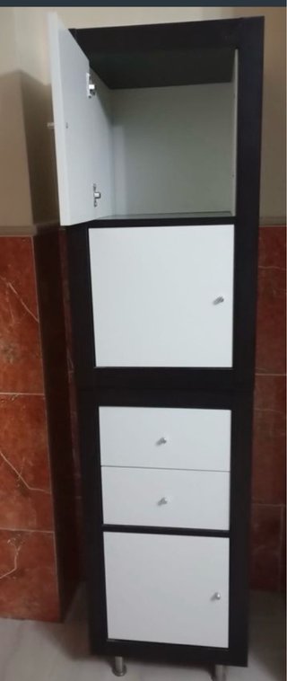 Mueble auxiliar marron oscuro y blanco