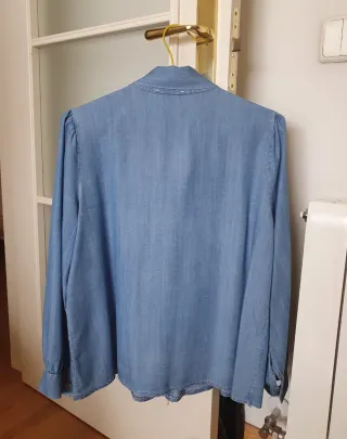 Blusa fluida, tipo vaquero lazo T-U. Nueva.