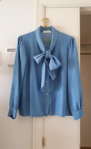 Blusa fluida, tipo vaquero lazo T-U. Nueva.