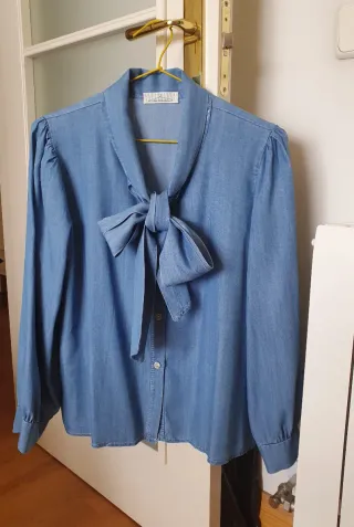 Blusa fluida, tipo vaquero lazo T-U. Nueva.