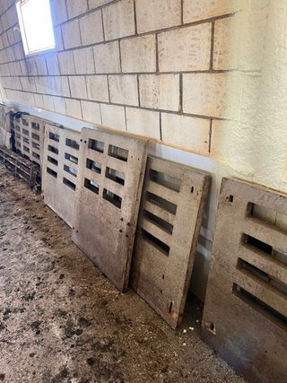 Separadores y Puertas Hormigón Cerdos Ibéricos