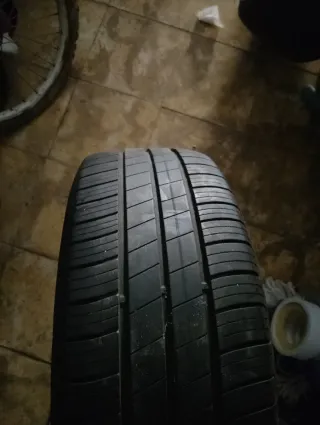 2 Neumático Goodyear R16