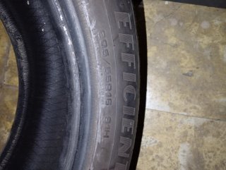 2 Neumático Goodyear R16