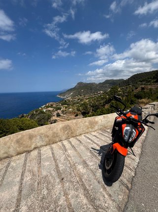 KTM DUKE 890