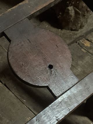 Sillón antiguo madera y cuero