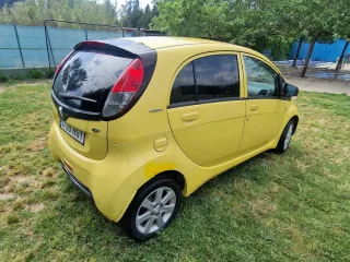 Peugeot iOn 2012