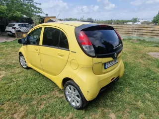 Peugeot iOn 2012