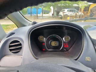 Peugeot iOn 2012