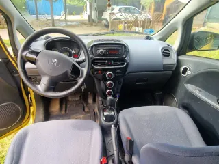 Peugeot iOn 2012