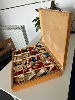 Caja de madera Lego con piezas Antigua