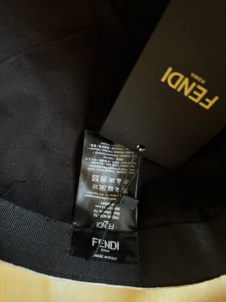 Gorra Fendi Beige y Blanca