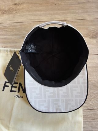 Gorra Fendi Beige y Blanca