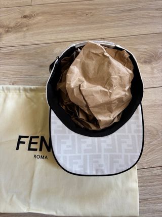 Gorra Fendi Beige y Blanca
