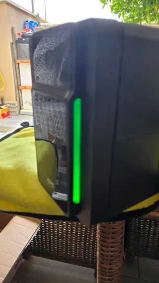 APC Easy UPS 1600VA / 900W