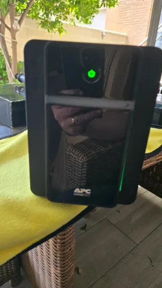 APC Easy UPS 1600VA / 900W