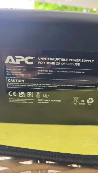 APC Easy UPS 1600VA / 900W