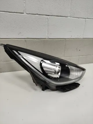 Faro delantero derecho Kia Niro de 2017.