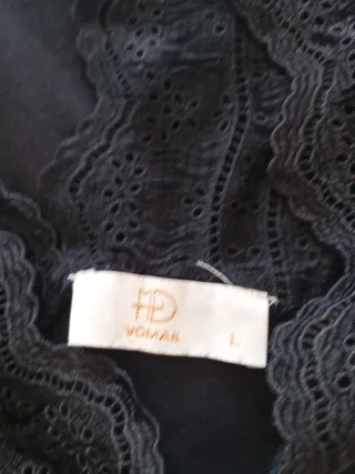 Camiseta tirantes negra con encaje