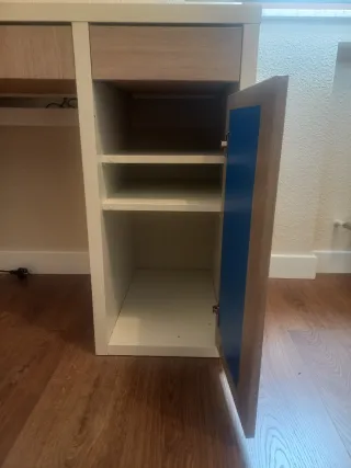 Escritorio Ikea blanco y madera