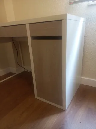 Escritorio Ikea blanco y madera
