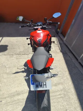 Ducati Naked Roja y Negra