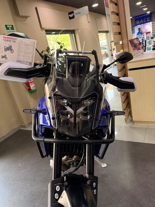 YAMAHA TENERE 700 + Barras adventure
