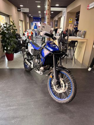 YAMAHA TENERE 700 + Barras adventure