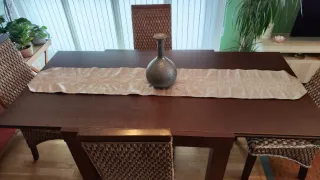 Mesa comedor y 4 sillas ratán