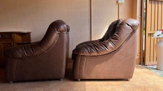 2 sillones de piel marrones