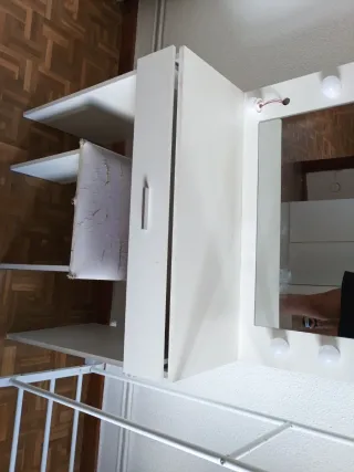 Se regala: Tocador con espejo y luces