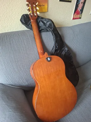 Guitarra Yamaha C40