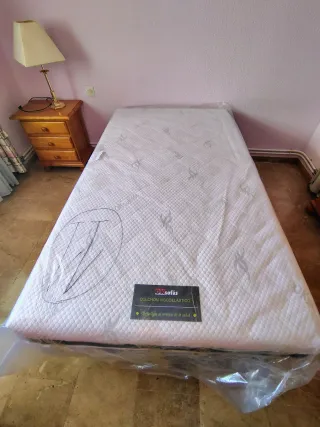 Cama articulada con colchón viscoelástico