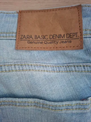 Pantalones vaqueros Zara desgastados con perlas