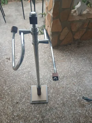 Toallero de pie moderno