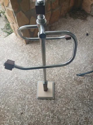 Toallero de pie moderno