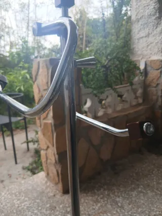 Toallero de pie moderno