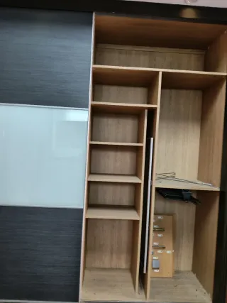 Armario empotrado madera y cristal